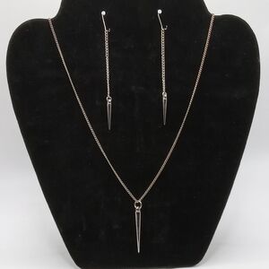 Elegant Silver Necklace and Earring Set